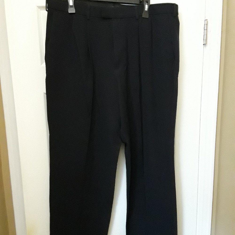 EUC - Men's Dockers Pleated Dress Pants - 38 x 32